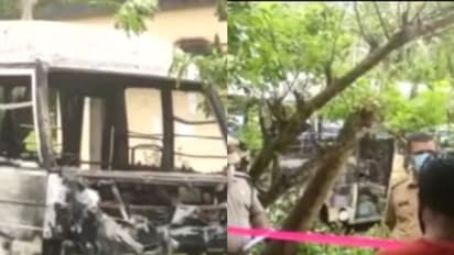 ആലപ്പുഴയിൽ ടെമ്പോ ട്രാവലർ വാൻ കത്തി ഡ്രൈവർ മരിച്ചു