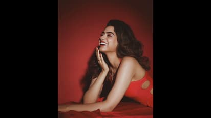 அக்கா ஜான்வியை கவர்ச்சியில் தூக்கி அடிக்கும்... ஸ்ரீ தேவியின் இளைய மகள் குஷி கபூர்! ஆனா இது கொஞ்சம் ஓவர் தான்!