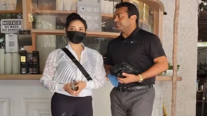 ప్రియుడితో కాఫీ డేట్ లో 'మగధీర' ఐటమ్ బ్యూటీ