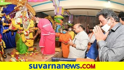 ಹಿರೇಕೆರೂರು ದುರ್ಗಾದೇವಿಗೆ ಪೂಜೆ, ಕೆರೆಗೆ ಬಾಗಿನ ಅರ್ಪಿಸಿದ ಮುಖ್ಯ​ಮಂತ್ರಿ