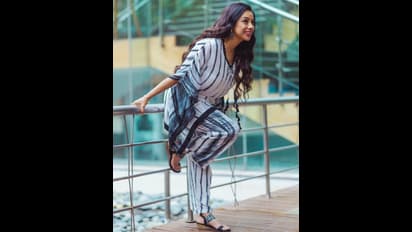 కొడుకుతో బికినీలో బిగ్‌బాస్‌ బ్యూటీ.. మైండ్‌ బ్లాక్‌ రియాక్షన్‌.. బాబోయ్‌ ఇలా కూడా ఉంటారా?