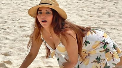 উন্মুক্ত বক্ষ-বিভাজিকায় কোমরের ঠুমকা, 'কাঁটা লাগা উইমা'র তালে উদ্দাম নেচে ভাইরাল ঝুমা বউদি