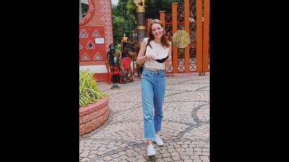 RRR:హైదరాబాద్ వీధుల్లో ఎన్టీఆర్ హీరోయిన్ హల్ చల్.. పానీపూరి తిన్న ఒలీవియా