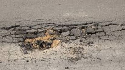 Hassan Road :  ಗ್ರಾಮಸ್ಥರ ಮೇಲಿನ ಸಿಟ್ಟಿಗೆ ಜೆಸಿಬಿ ತರಿಸಿ ರಸ್ತೆಯನ್ನೇ ಅಗೆದ ಭೂಪ!