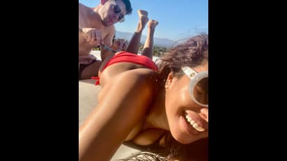 నిక్ సండే స్నాక్ గా ప్రియాంక చోప్రా... ఆమె బికినీలో ఉంటే అతడు అలా, బోల్డ్ ఫొటోస్ షేర్ చేసిన ప్రియాంక చోప్రా