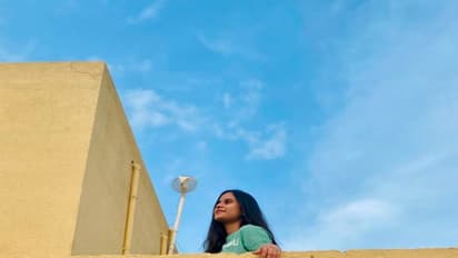 ये है देश की सबसे ट्रेन्डिंग गर्ल- अवनि, कुछ रेयर तस्वीरों में देखें बचपन से लेकर अब तक का सफरनामा