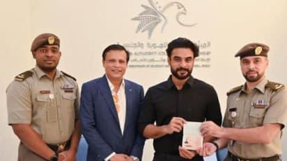 മോഹൻലാലിനും മമ്മൂട്ടിക്കും പിന്നാലെ ടൊവിനൊയ്‍ക്കും ഗോള്‍ഡൻ വിസ