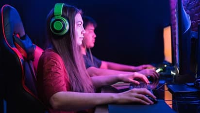 ভিডিও গেমে শিশুদের আশক্তি কাটাতে কঠোর উদ্যোগ, অপ্রাপ্ত বয়স্কদের জন্য সময় বাঁধল সরকার