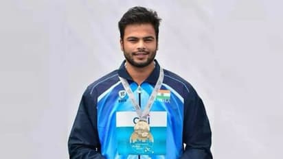 बचपन में नहीं रहे पिता,एक्सीडेंट में पैर गंवाया, पर नहीं हारे; ये है Paralympics के गोल्डन बॉय की Story