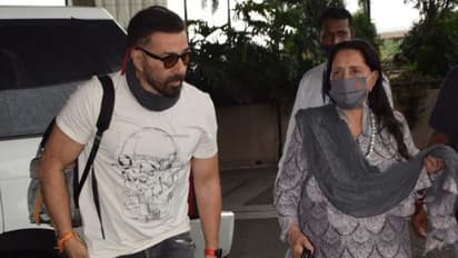 ಏರ್‌ಪೋರ್ಟ್‌ನಲ್ಲಿ ಅಮ್ಮನ ಜೊತೆ ಸನ್ನಿ ಡಿಯೋಲ್‌: ನಟನನ್ನು ಹೊಗುಳುತ್ತಿರುವ ನೆಟಿಜನ್ಸ್!