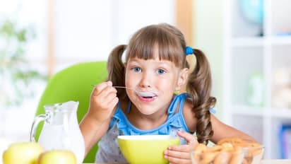 കുട്ടികൾക്ക് നൽകൂ ഹെൽത്തി ഫുഡ്; ശ്രദ്ധിക്കൂ ഇക്കാര്യങ്ങൾ