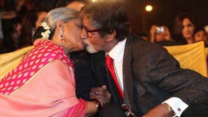 প্রকাশ্যে চুমু খেতে গিয়েই হাতেনাতে ধরা ,অমিতাভ-জয়া থেকে আমির-কিরণের অন্তরঙ্গতা ফাঁস অন্তর্জালে