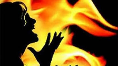 ಪತ್ನಿ ಕುಟುಂಬಕ್ಕೆ ಪೆಟ್ರೋಲ್ ಸುರಿದು ಬೆಂಕಿ ಹಚ್ಚಿದ ಭೂಪ: ಸಂಧಾನಕ್ಕೆ ಕರೆದು ರಾಕ್ಷಸ ನಡೆ!