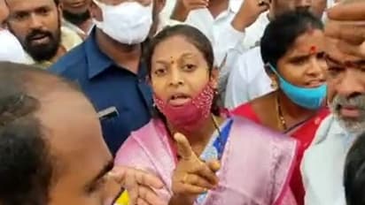 భర్త భూకబ్జాలు.. నిలదీస్తే చెప్పుతో కొడతా: జనానికి వార్నింగ్ ఇచ్చిన మున్సిపల్ చైర్పర్సన్