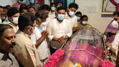 நள்ளிரவில் திடீர் விசிட்..! ஓபிஎஸ் – டிடிவி சந்திப்பு..! துக்க வீட்டில் நடந்தது என்ன?