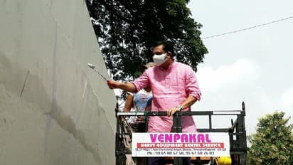 തലസ്ഥാനത്ത് ചുവരുകളിൽ ചിത്രം വരയ്ക്കാൻ ടൂറിസം മന്ത്രിയും