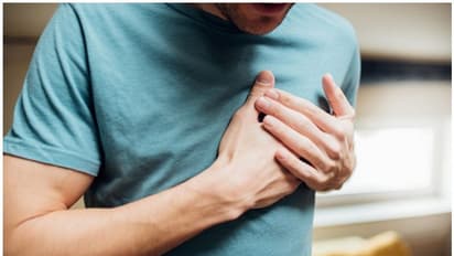 Heart Attack : ഹൃദയാഘാതം വന്ന രോഗിയെ രക്ഷിക്കാനുള്ള ശ്രമത്തിനിടയില് ഡോക്ടര്ക്ക് ഹാര്ട്ട് അറ്റാക്ക്