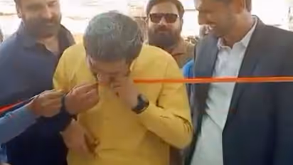 Watch: Pakistan minister cuts ribbon with teeth, netizens react