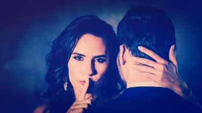 ಪಾರ್ಟಿ ನೆಪದಲ್ಲಿ ಕರೆಸಿ ಹುಡುಗಿಯೊಂದಿಗೆ ಬೆತ್ತಲೆ ವಿಡಿಯೋ ಮಾಡಿಕೊಂಡ್ರು!