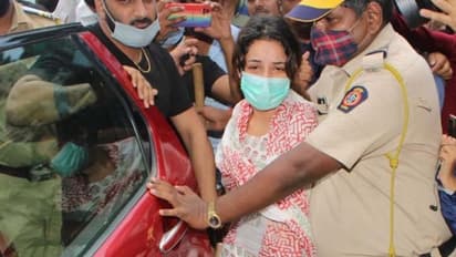 'তোমার লাশ তাঁদের জন্য ছবি তোলার একটা সুযোগ মাত্র', সেলেব মৃত্যু তামাশা, সিদ্ধার্থ দাহ-র পর অনুষ্কার তোপ