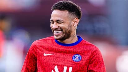 প্রেমিকা নির্বাচনে মেসি-রোনাল্ডোকে দিলেন মাত, বিশ্বের সবথেকে সেক্সি মহিলার সঙ্গে প্রেম করছেন নেইমার