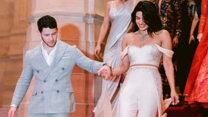 মাত্র ৩০-৪০ টাকা খরচ করে ডায়েটে কোন জিনিসটি রাখেন প্রিয়ঙ্কা, যা দিয়ে তিনি আজও বয়সকে চাপা দিয়ে রেখেছেন