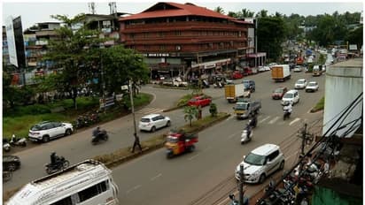 ദേശീയപാത വികസന രൂപരേഖ; വടകരയെ രണ്ടായി മുറിക്കുമെന്ന് ആശങ്ക, ഒന്നരകിലോമീറ്റര് മണ്ണിട്ട് നികത്തി