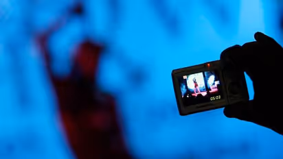 இளம்பெண் குளிப்பதை வளைச்சு வளைச்சு வீடியோ.. ஆசைக்கு இணங்க சொல்லி மிரட்டிய இளைஞர்.! இறுதியில் நடந்தது என்ன?