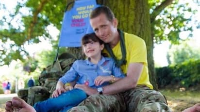 മകളുടെ ചികിത്സയ്ക്ക് പണം കണ്ടെത്തണം, യുഎസ്സിൽ നഗ്നപാദയായി സൈനികൻ നടക്കാൻ തയ്യാറായത് 1200 മൈൽ