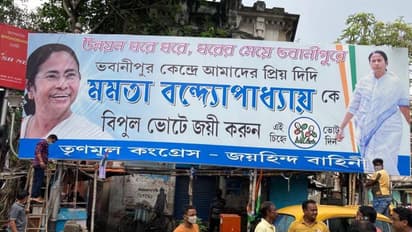 উপনির্বাচনের দিন ঘোষণা হতেই ‘ঘরের মেয়ে’-র জন্য প্রচার শুরু, ফ্লেক্স-ব্যানারে ঢাকল ভবানীপুর