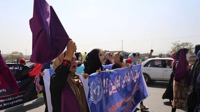 हिंसक हुआ तलिबान के खिलाफ महिलाओं का प्रदर्शन, टाली गई सरकार के गठन की घोषणा