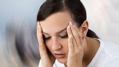 Health Tips: হঠাত উঠে দাঁড়ালে চোখে অন্ধকার-মাথা ঘোরা, জানুন কেন হয় এই সমস্যা