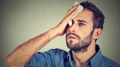 যে কোনও ঋতুতে আপনারও কি খুব বেশি ঘাম হয়, তাহলে পাতে রাখুন খাবারগুলি