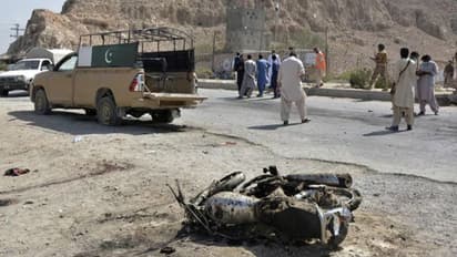 Pakistan suicide blast: 4 killed, 20 injured as Tehreek-e-Taliban Pakistan suicide bomber blows himself up