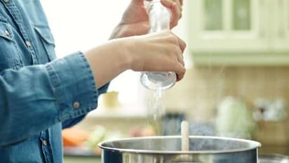 കറികളില്‍ ഉപ്പ് ആദ്യമേ ചേര്‍ക്കണോ? ബിപി പ്രശ്‌നമുള്ളവര്‍ക്ക് ഇതാ ചില ടിപ്‌സ്...