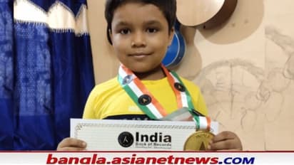 মাত্র ৫ বছরেই নোটেশন না দেখে হারমোনিকায় ১৫ টি গান,  'ইন্ডিয়া বুক অফ রেকর্ডস' জয় শ্রীহানের