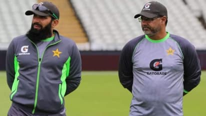 பாகிஸ்தான் கிரிக்கெட்டில் என்ன நடக்கிறது..? பயிற்சியாளர் பதவியிலிருந்து விலகிய மிஸ்பா உல் ஹக், வக்கார் யூனிஸ்