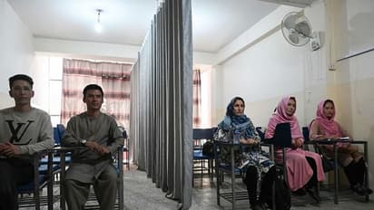 അഫ്ഗാനില്‍ സ്വകാര്യ സര്‍വ്വകലാശാലകള്‍ തുറന്നു; കര്‍ട്ടനിട്ട് മറച്ച ക്ലാസ് റൂമുകളിലെ വിദ്യാഭ്യാസം