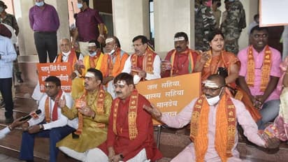 झारखंड सरकार और विपक्ष में ठनी: नमाज वाला मामला पहुंचा कोर्ट. स्पीकर  दुखी होकर बोले-मुझे पीट लो..लेकिन