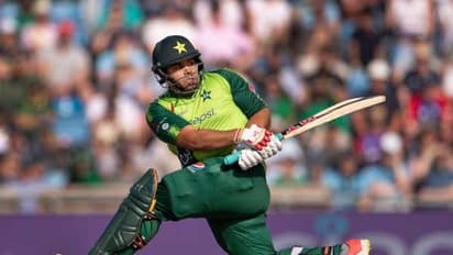 போயும் போயும் இவரையா விக்கெட் கீப்பரா எடுத்தீங்க..? பாகிஸ்தான் அணி தேர்வை கடுமையாக விமர்சித்த முன்னாள் வீரர்