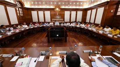 ആശ്വാസ നടപടിയുമായി കേന്ദ്രം; സർക്കാർ ജീവനക്കാരുടേയും പെൻഷൻകാരുടേയും ക്ഷാമബത്ത കൂട്ടി