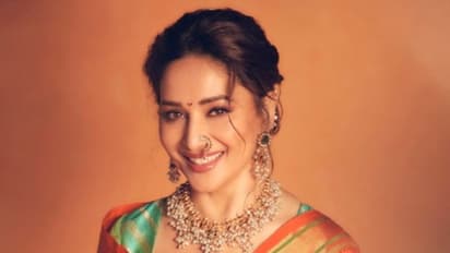 పట్టు చీరలో మెరిసిన మాధురీ.. దాని ధరెంతో తెలుసా?