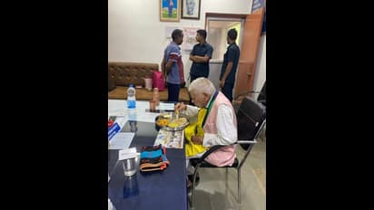 सीएम भूपेश बघेल के पिता की गिरफ्तारी के बाद आवभगत: फोटो से समझिए कॉमन मैन और सत्ता के लिए कानून का अंतर