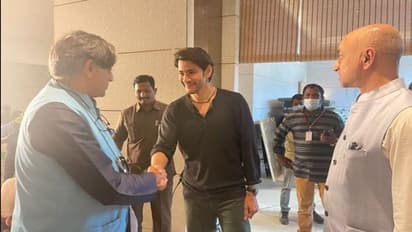 మహేష్ బాబుని కలిసిన కాంగ్రెస్ జాతీయ నేత శశి థరూర్