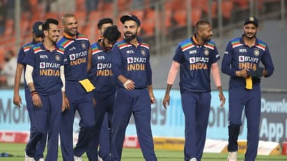 இன்னும் ஒரு வருஷத்துக்கு நீங்கதான்..! இந்திய அணியின் ஜெர்சி ஸ்பான்ஸராக பைஜூஸின் ஒப்பந்தத்தை நீட்டித்த பிசிசிஐ