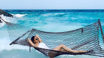 பிகினி உடையில் படுத்தூள்... கவர்ச்சியில் எல்லை மீறும் ஷங்கர் பட நாயகி கியாரா அத்வானியின் ஹாட் போட்டோஸ்..!