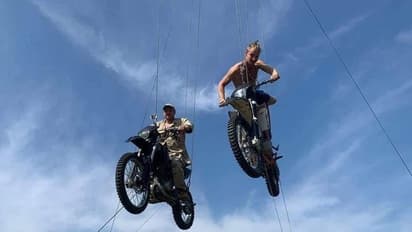 அந்தரத்தில் பறந்து பறந்து ரஷ்யாவில் சாகசம் செய்த 'வலிமை' டீம்..! வைரலாகும் வேற லெவல் BTS புகைப்படங்கள்..!