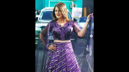 শরীরী সঙ্গমের নেশায় ফের প্রেমের বার্তা, বৃষ্টির দিনে কার কথা ভাবছেন শ্রাবন্তী