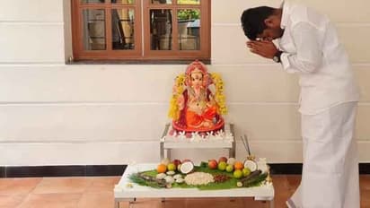 சும்மா கெத்தா ஒயிட் & ஓயிட்டில் விநாயகரை வணங்கிய அண்ணாமலை.. வைரலாகும் ஒற்றை புகைப்படம்.