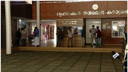 തൃക്കാക്കര നഗരസഭയില് അവിശ്വാസം; അഴിമതി വിരുദ്ധരുടെ വോട്ട് കിട്ടുമെന്ന് എല്ഡിഎഫ്